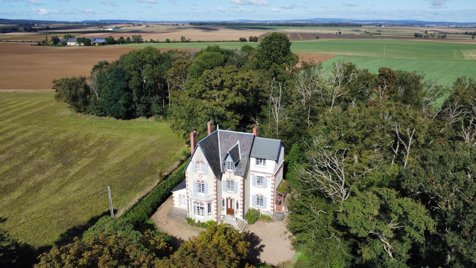 Domein Pouligny vanuit de lucht
